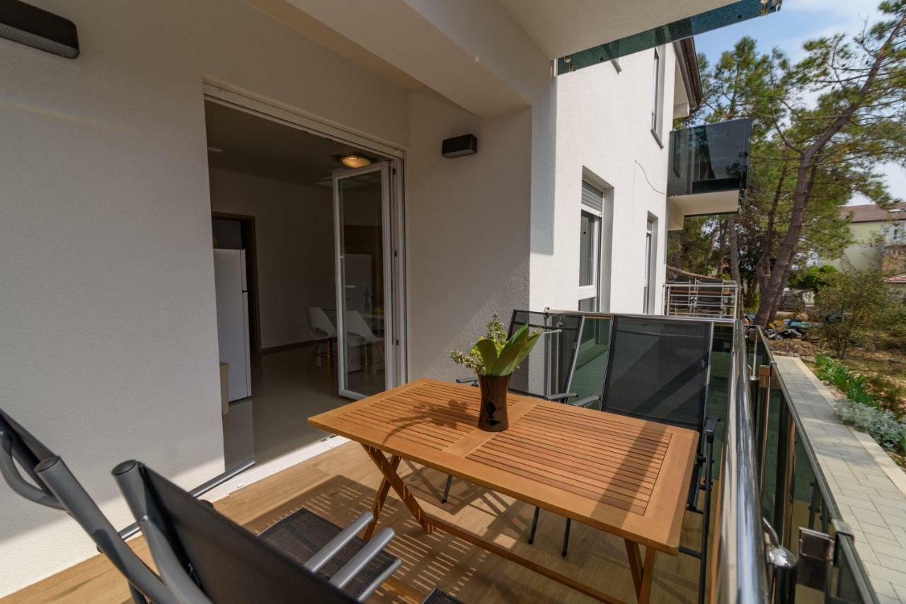 Denis Apartment Vir Eksteriør bilde