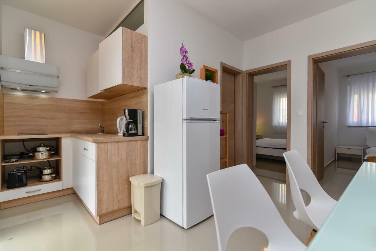 Denis Apartment Vir Eksteriør bilde
