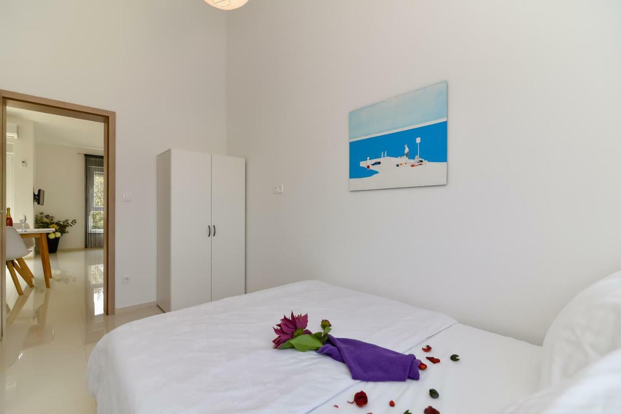 Denis Apartment Vir Eksteriør bilde