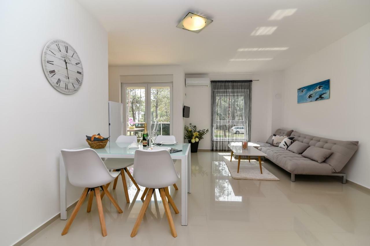 Denis Apartment Vir Eksteriør bilde