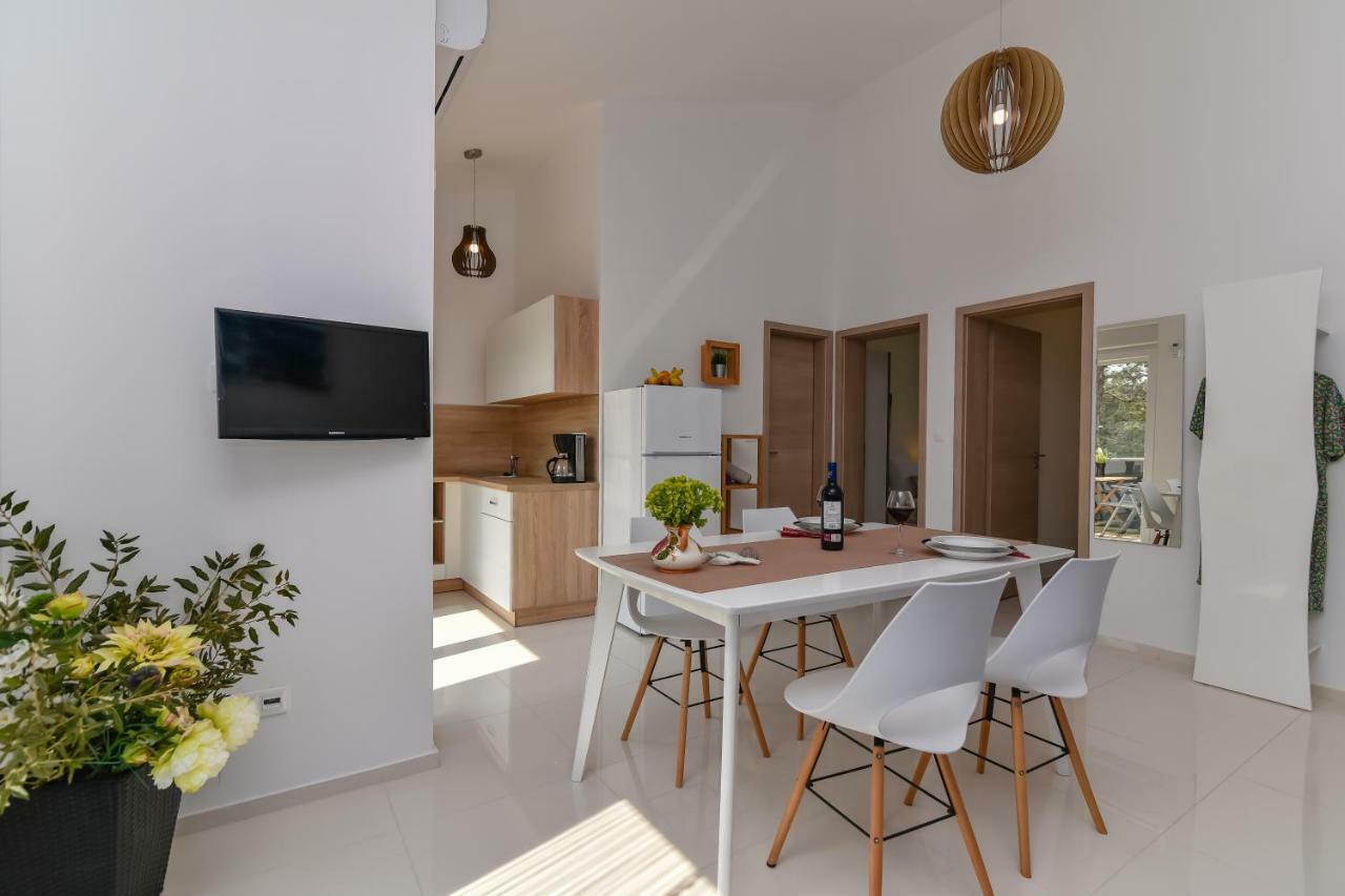 Denis Apartment Vir Eksteriør bilde