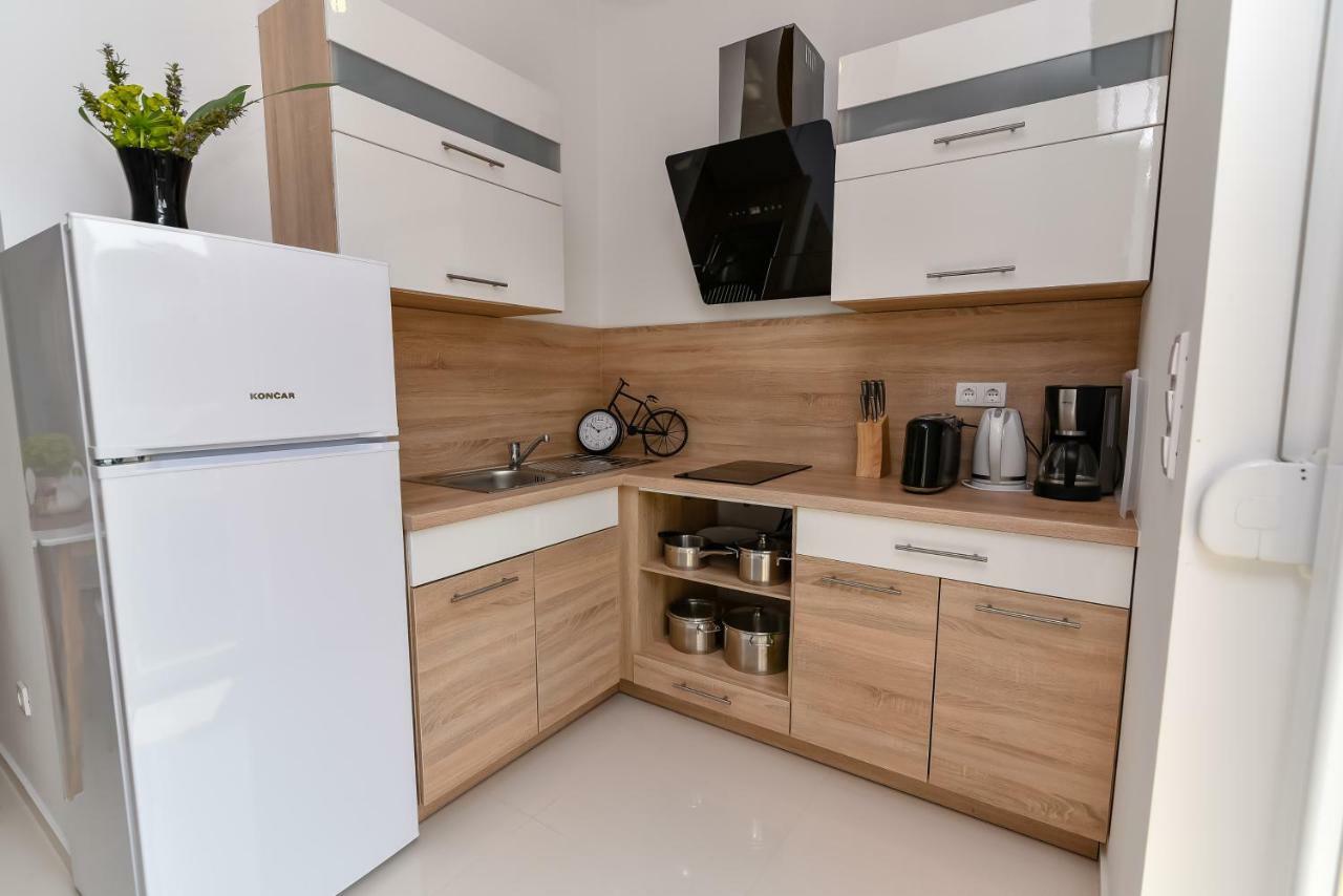 Denis Apartment Vir Eksteriør bilde