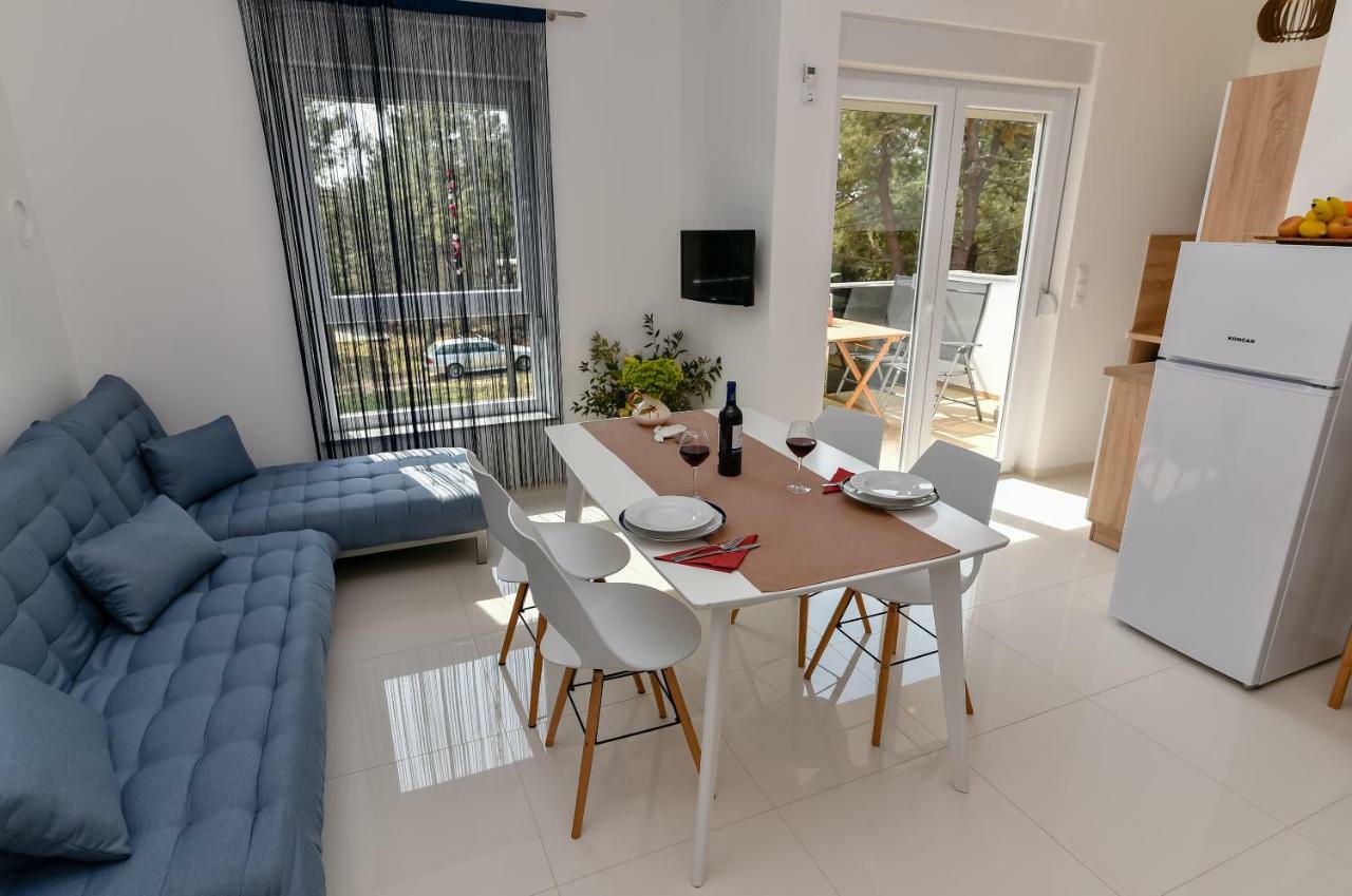Denis Apartment Vir Eksteriør bilde
